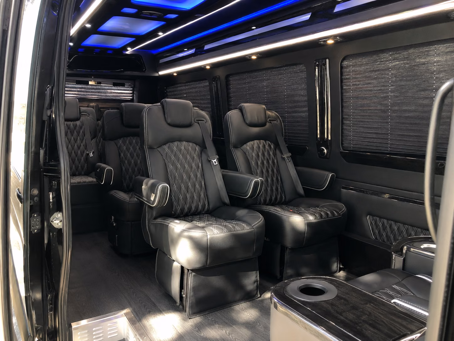 find the perfect transportation for your next airport transfer 4